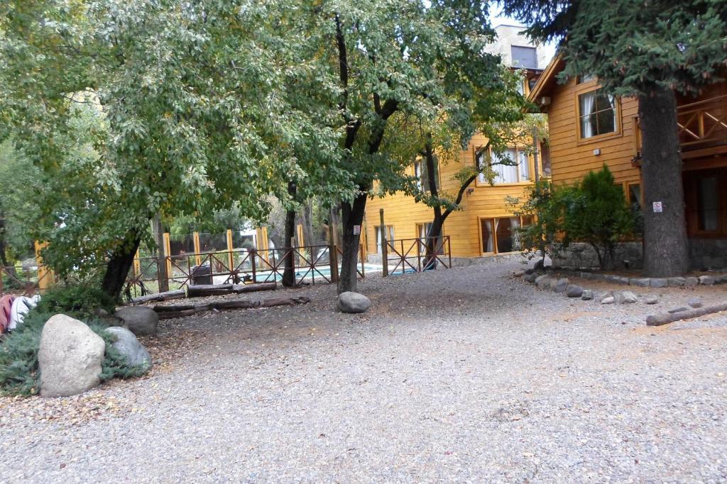 Apart Hotel Robles Del Sur San Martín de los Andes Exterior foto