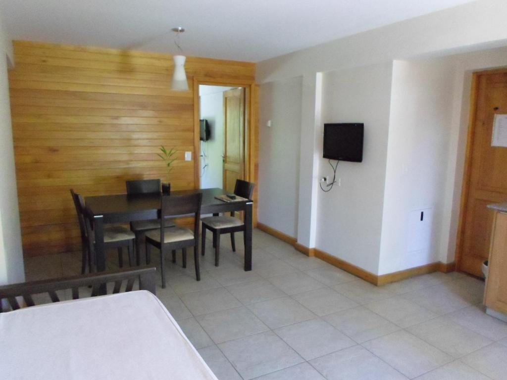 Apart Hotel Robles Del Sur San Martín de los Andes Quarto foto
